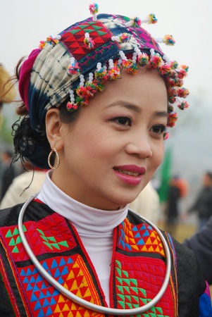 Lên vùng sơn cước ngắm những thiếu nữ Lô Lô xinh đẹp